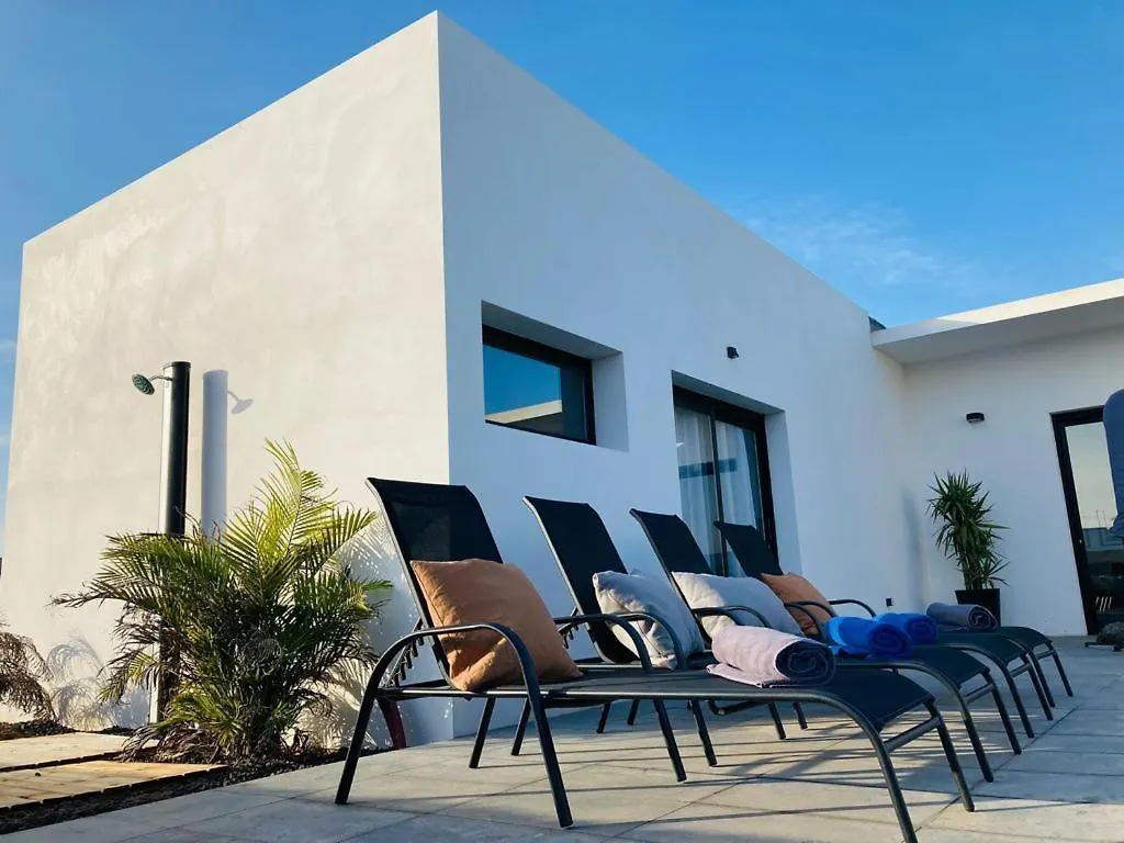 Villa Tempo Stylish 3 Bedroom Villa With Pool Lajares