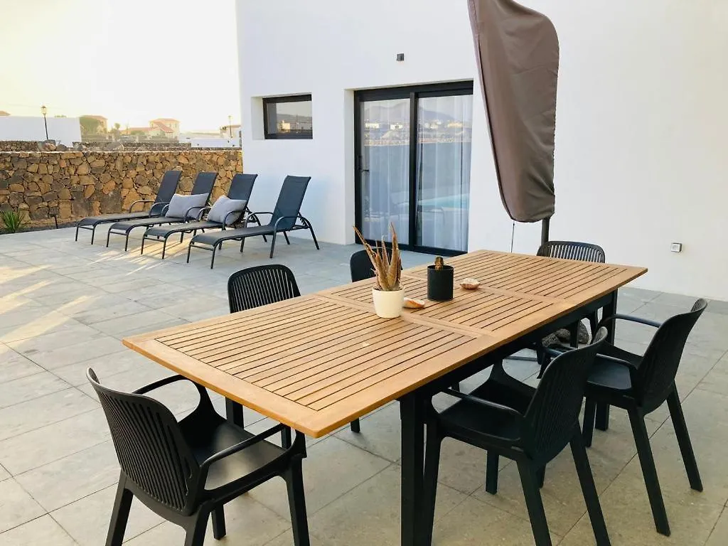 Villa Tempo Stylish 3 Bedroom Villa With Pool Lajares