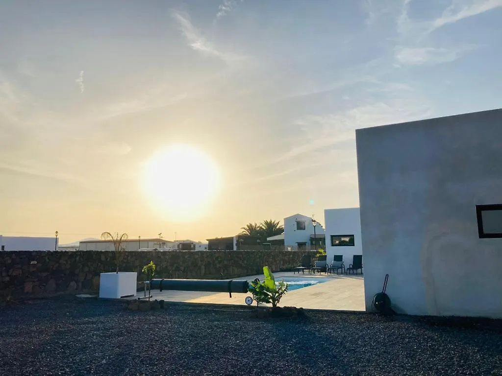 Villa Tempo Stylish 3 Bedroom Villa With Pool Lajares