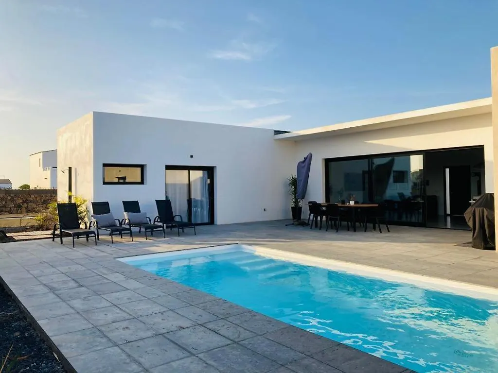 Villa Tempo Stylish 3 Bedroom Villa With Pool Lajares
